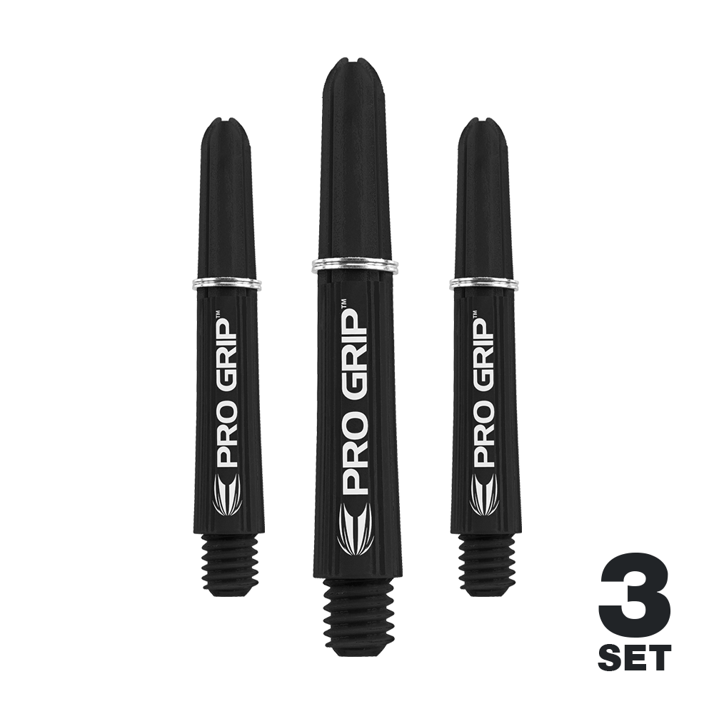 Auf dem Bild sind drei schwarze Pro Grip Dartschäfte zu sehen. Unten rechts steht „3 Set“, was auf ein Set aus drei Stück hinweist.